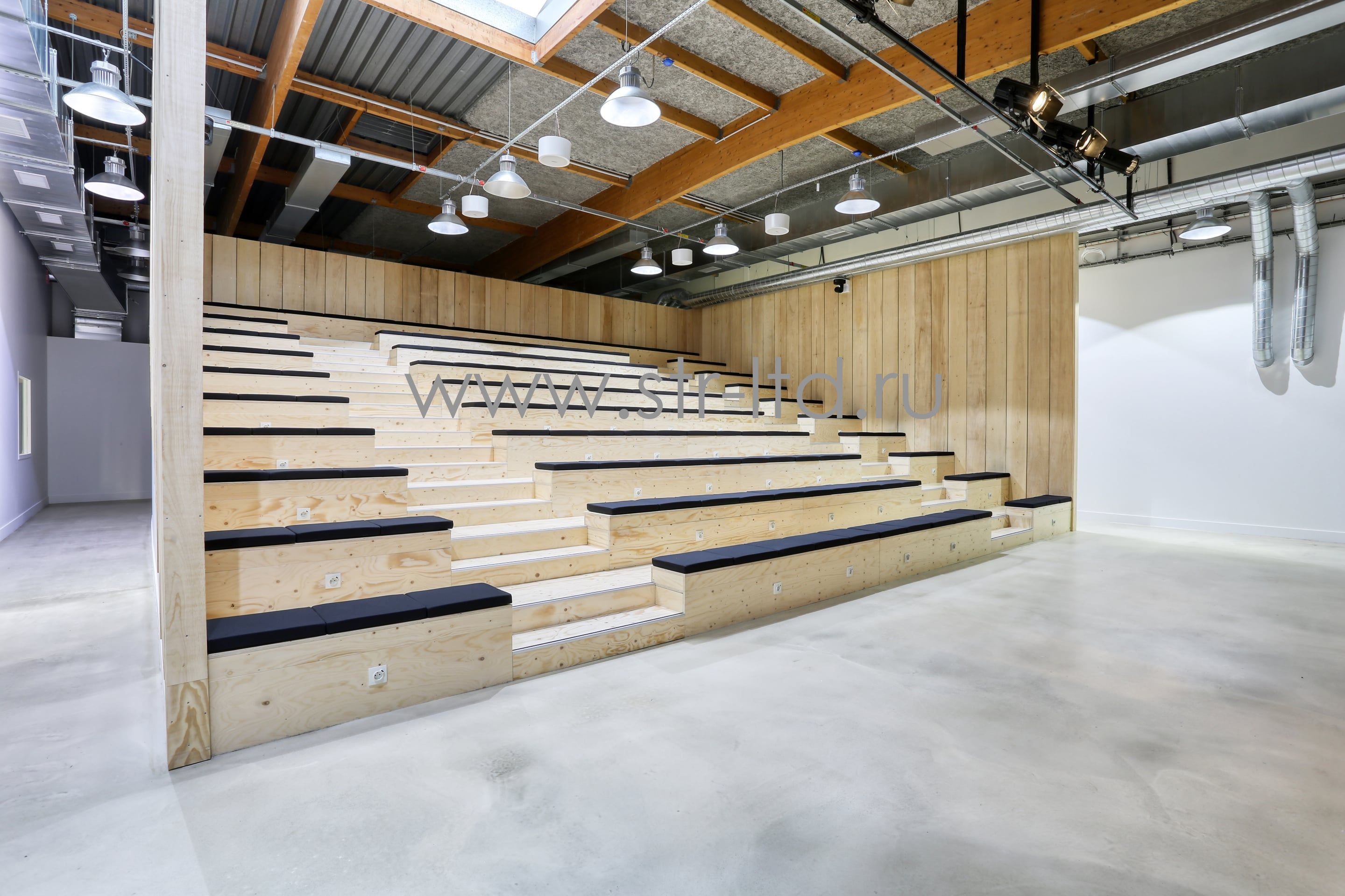 Подиум из фанеры, подиум ПИРАМИДА с посадочными местами